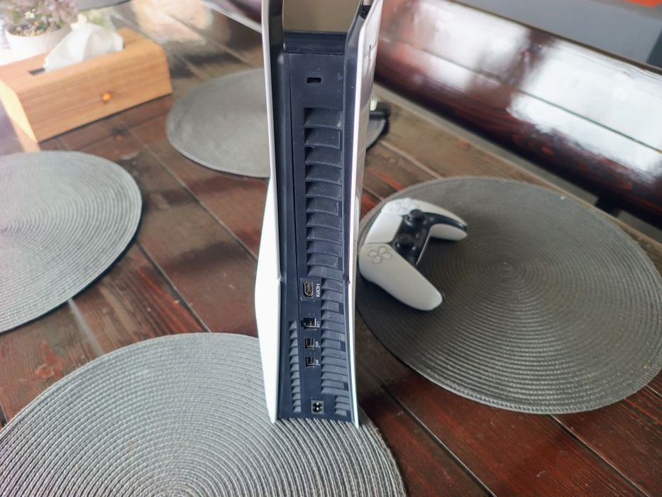 Vând PS5 Slim DiskEdition 1t +1 joc