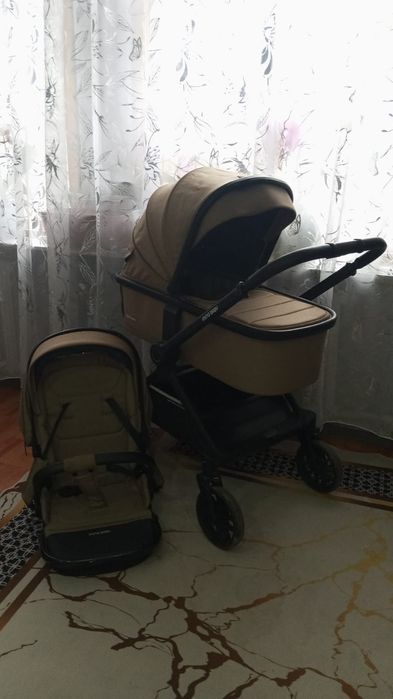 Коляска детская с люлькой