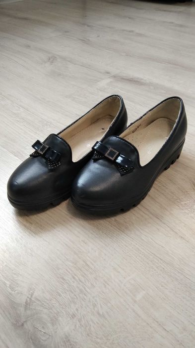 Школьные  туфли на девочку.