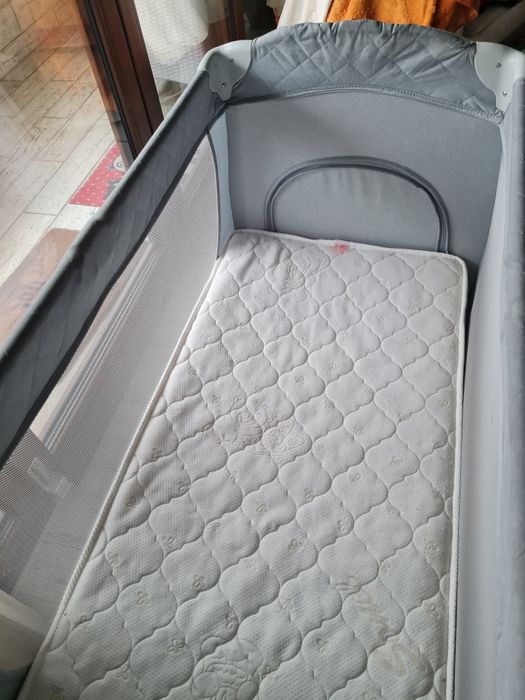 Детска сгъваема кошара с матрак и повивалник