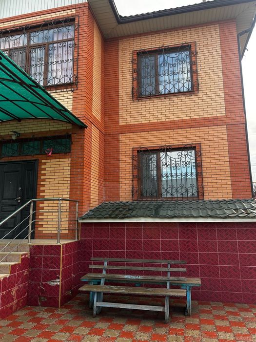 продается дом  с большим гаражом