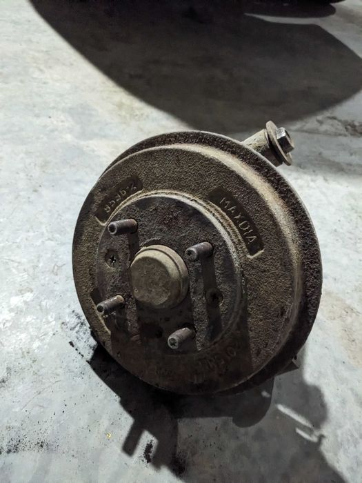 Задняя ступица в сборе mazda 323 BA