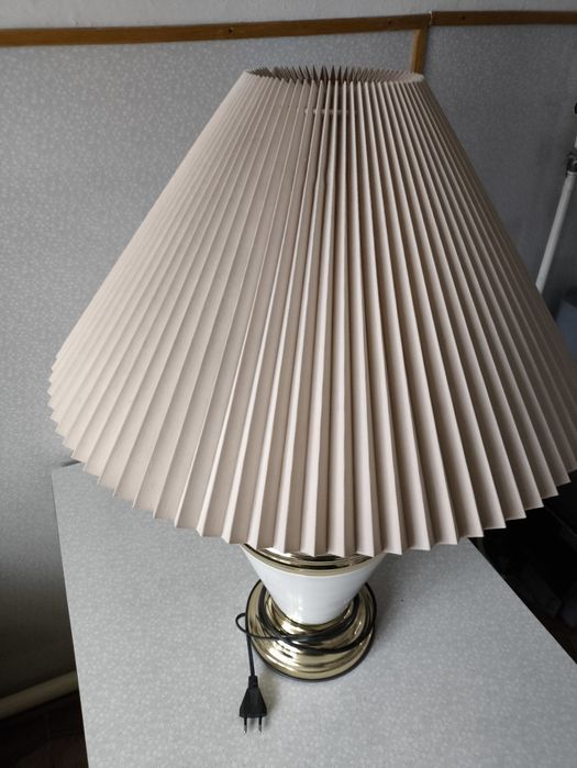 Настольная лампа