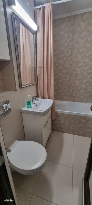 Apartament 3 camere decomandat zona Casa de Cultură
