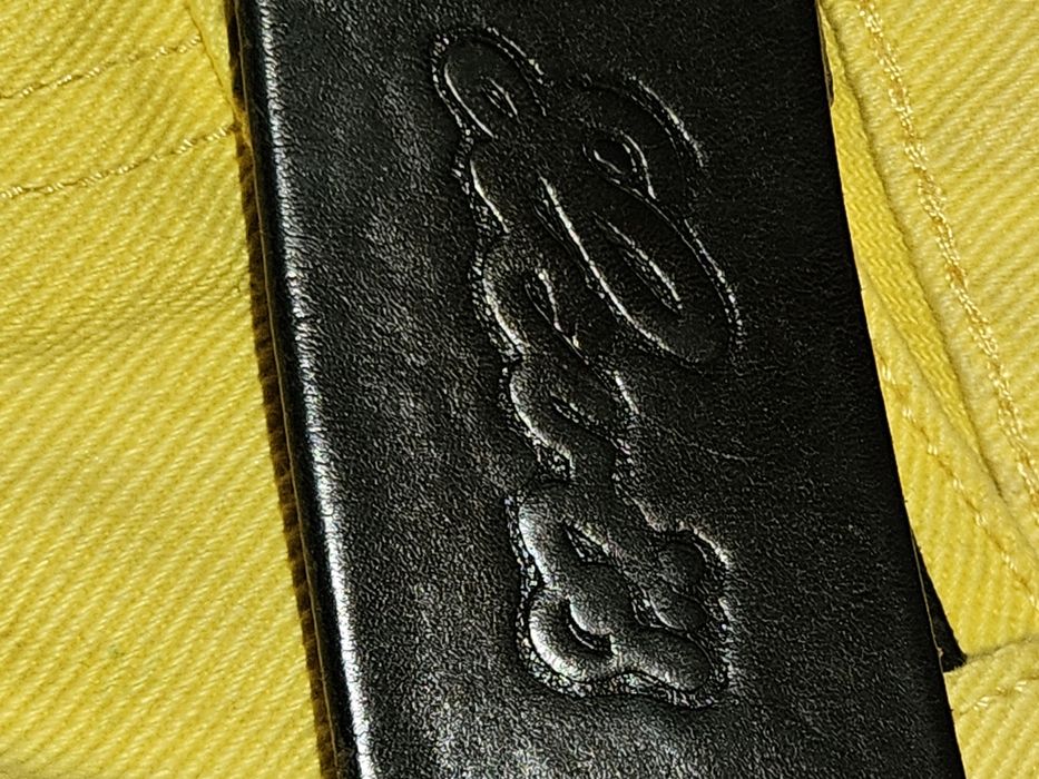 Vand blugi galbeni cu curea din piele M/L