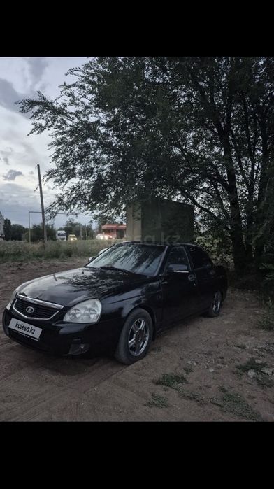 В продаже приора седан