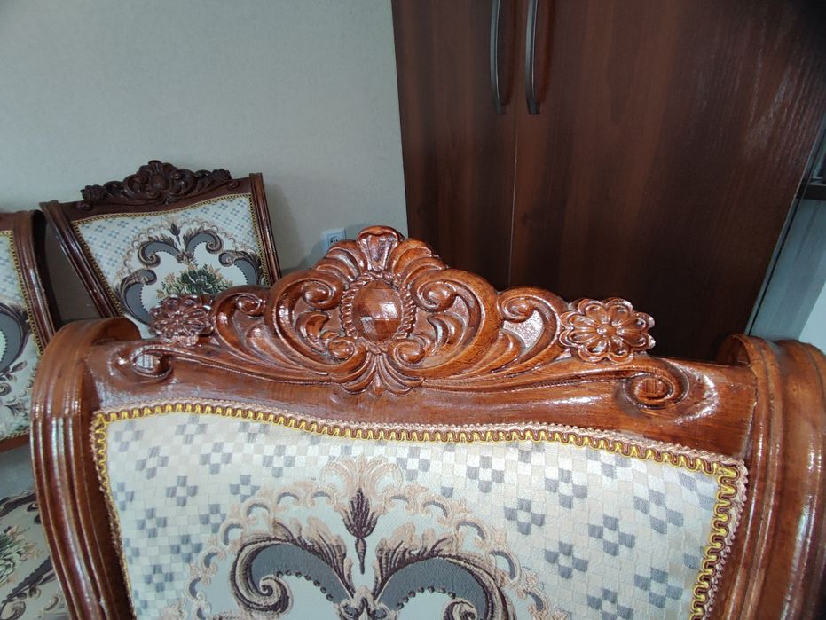 Stol stul sotiladi, Продается 12 стульев и стол комплект в отличном со