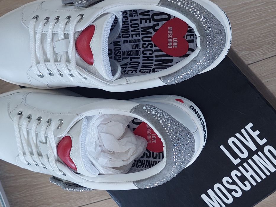 LOVE Moschino Оригинални бели кецове н.42