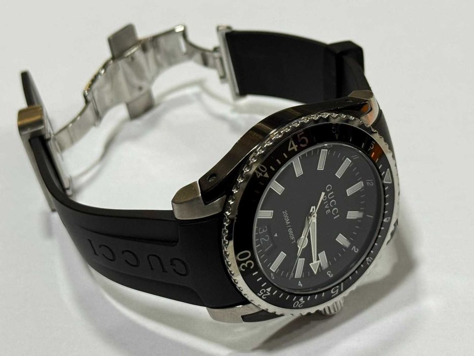 Часовник Gucci Dive 136.2