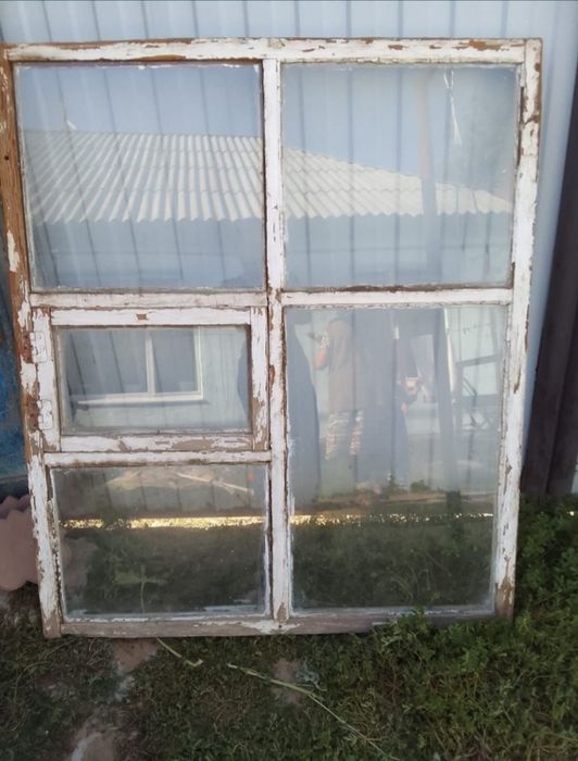 Деревянные рамы стекла на месте