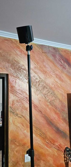 Set complet VIVE Pro 2 (ochelari VR) + tripod pentru statii (2 buc)