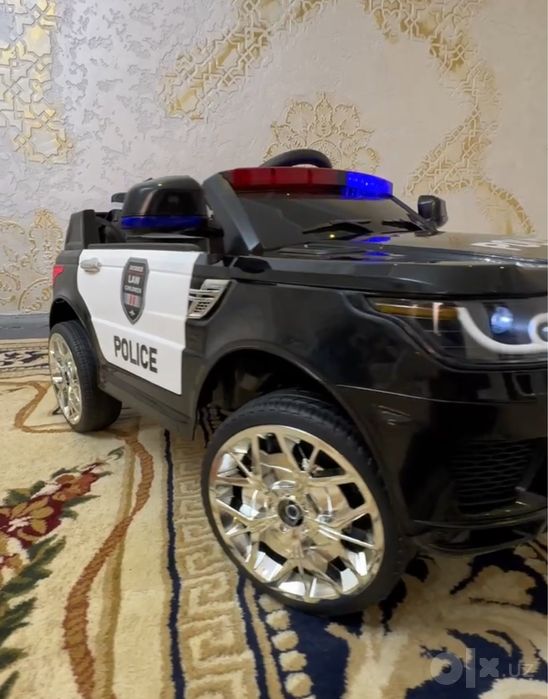 Police moshina elektronniy pultda sirena ratsiyali