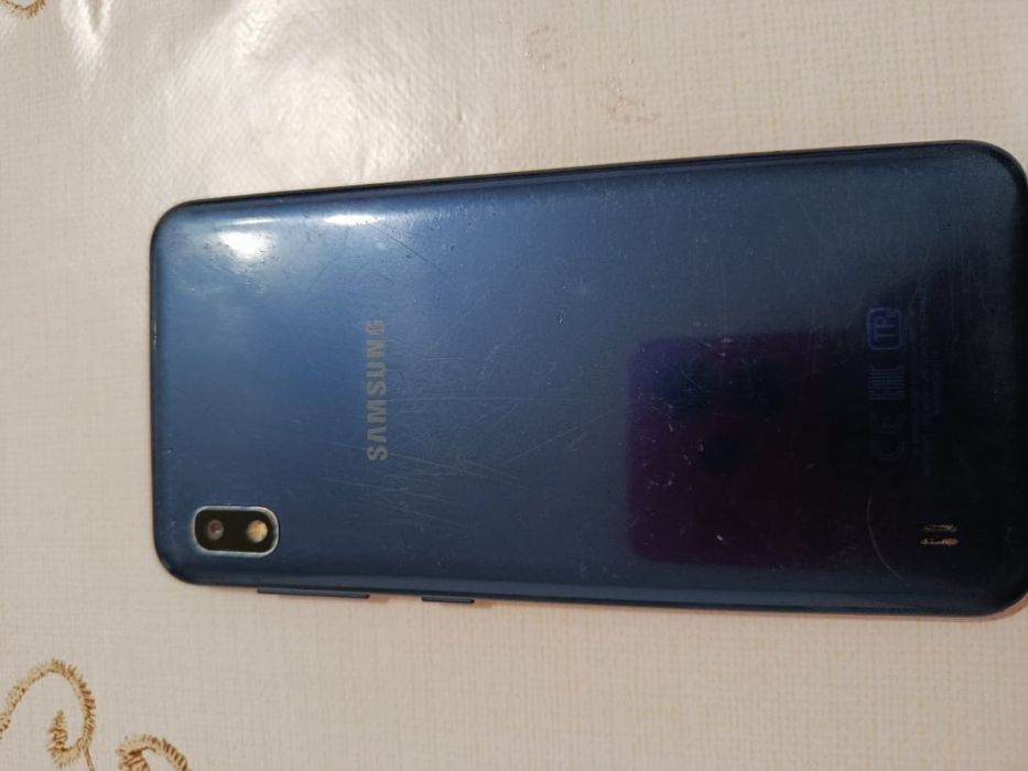 Продам телефон самсунг А10