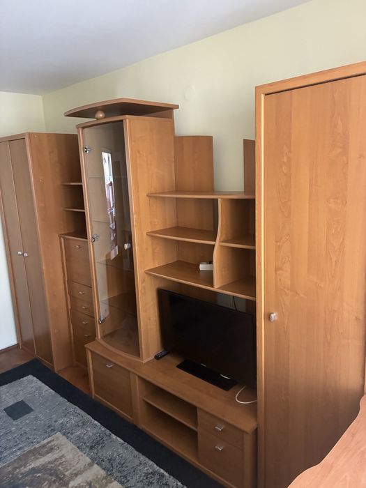 Mobila living cu vitrina de vanzare