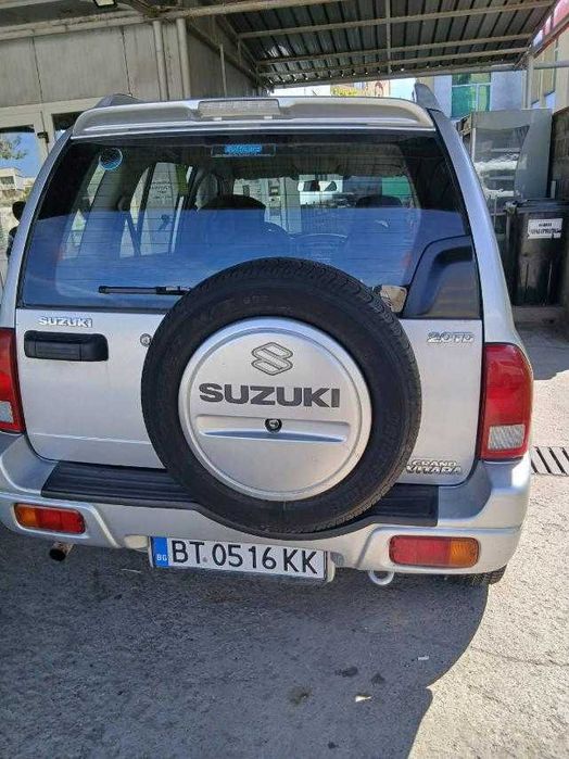 Продавам гуми с джанти.