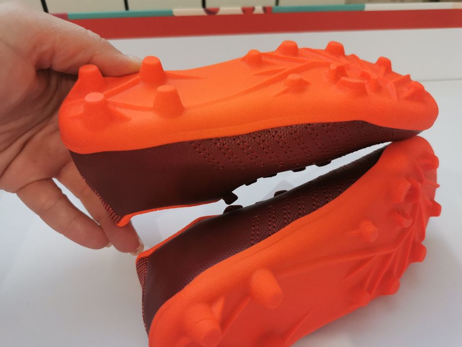 Нови футболни обувки- Бутонки KIPSTA