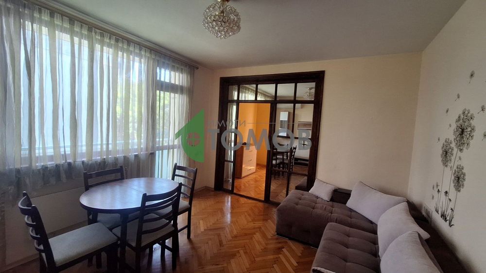 Тристаен апартамент в централната градска част