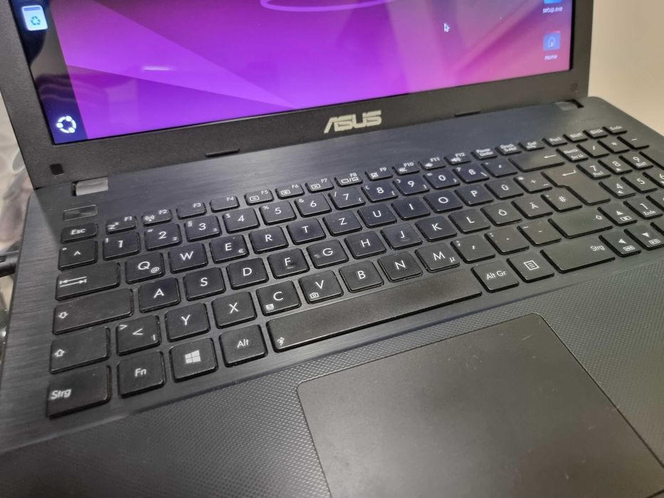 Лаптоп Asus подходящ за филми