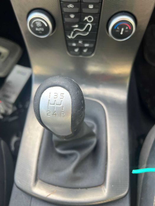 Dezmembrari volvo c30 1.6d cod D4164T cutie 5 trepte  Faruri xenon