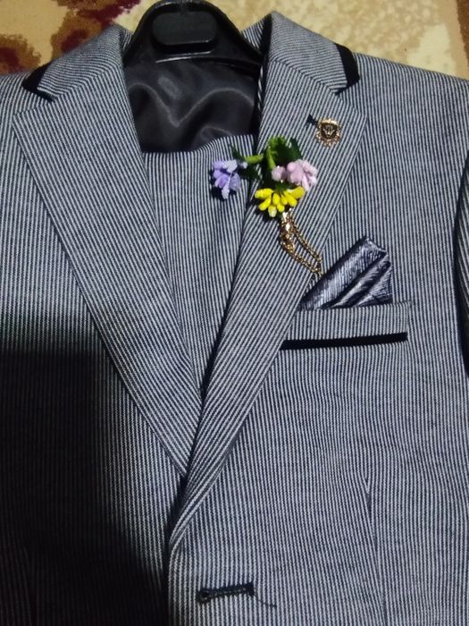 Костюм тройка в отличном состоянии на 8-10лет