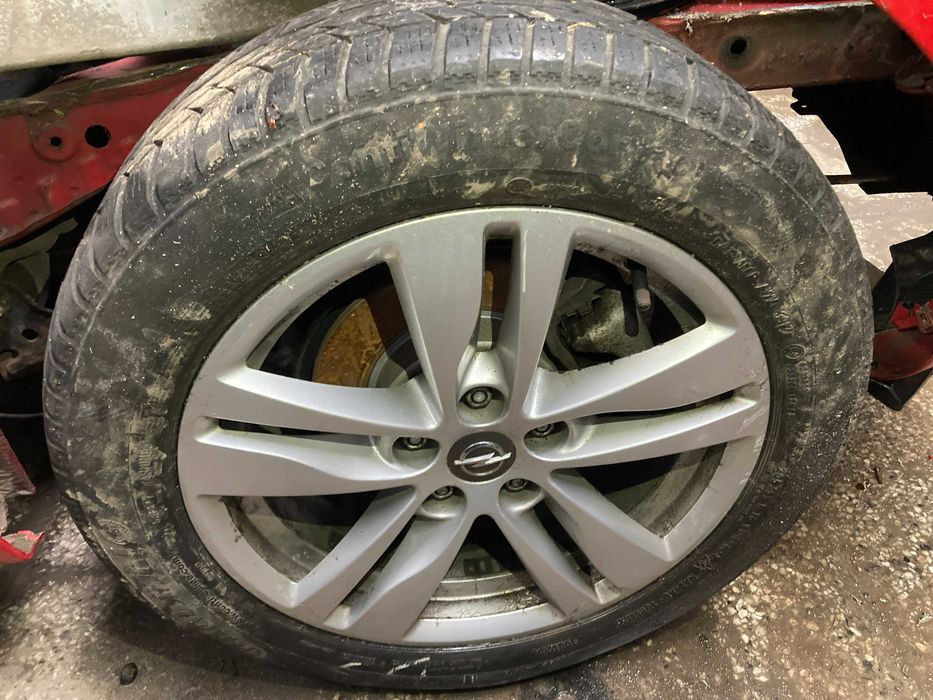 Алуминиеви джанти със зимни гуми 205/55 r 16 OPEL