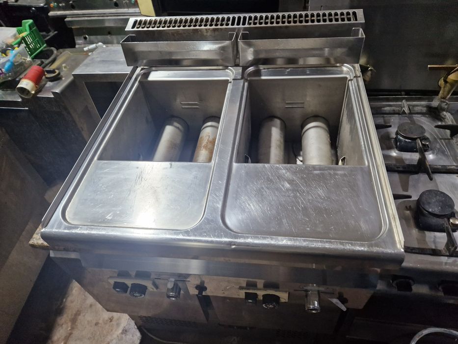 Friteuza dubla cu 2 coșuri la 380v, cu robinet golire