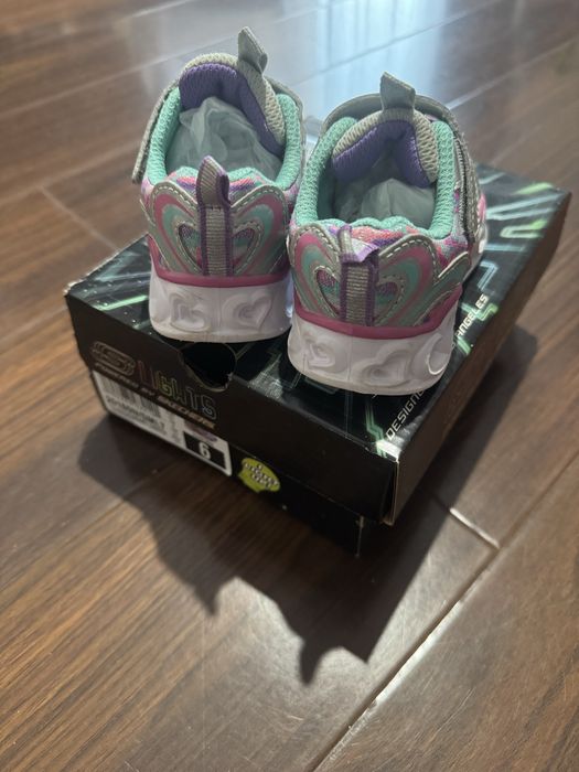 Adidasi skechers marimea 22