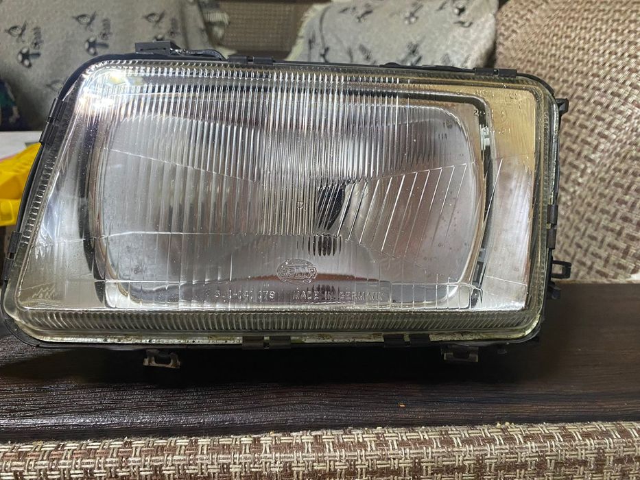 Продам фару ауди 80б4 и фонарь правый задний