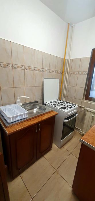 Inchiriez apartament cu o camera !