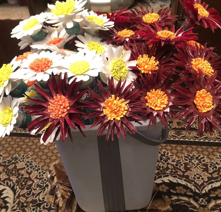 Цветы из пластика