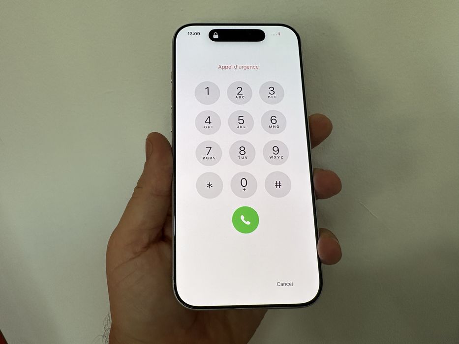 iPhone 17 Pro Max Silver.Pentru Piese \ Recarosare