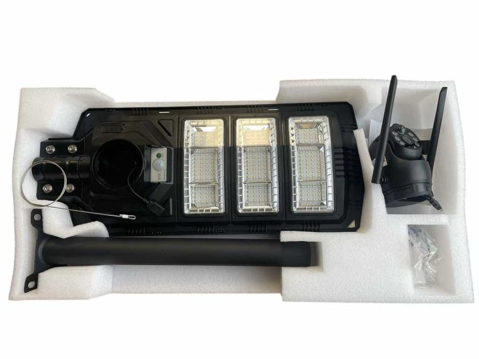 Интелигентна 2 в 1 улична соларна лампа с вградена 5MP камера .