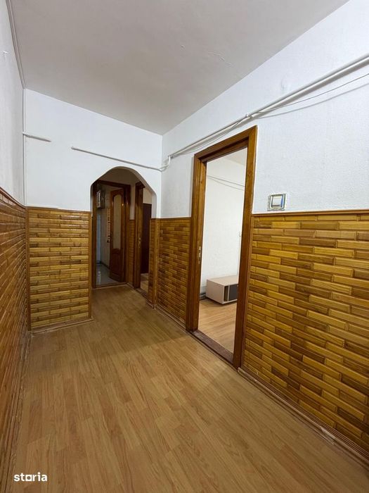Vanzare apartament 3 camere, in Galati, Micro 13B, centrala, liber — fotografia 3