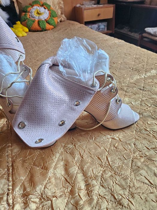 Летни ботушки стават и на боти