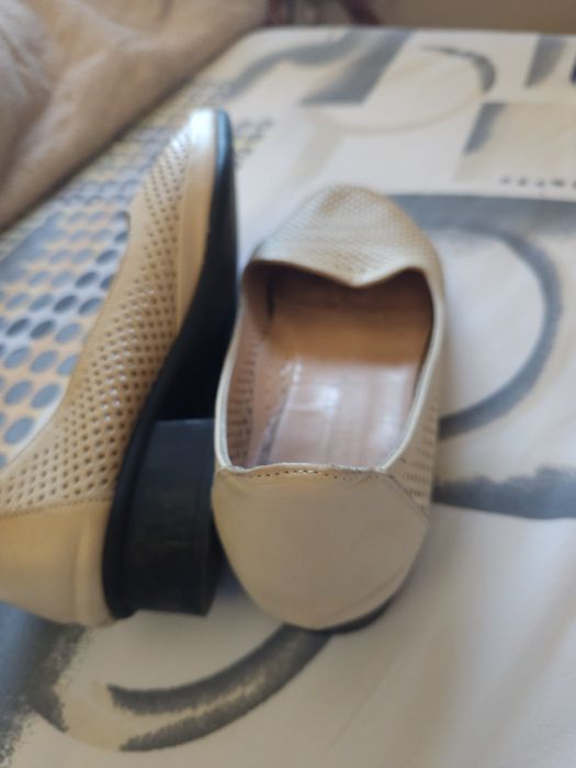mocasini bej piele perforata,marime 38