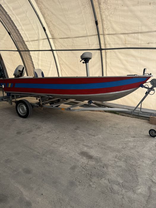 Barca aluminiu Canadian 434 cu motor si peridoc