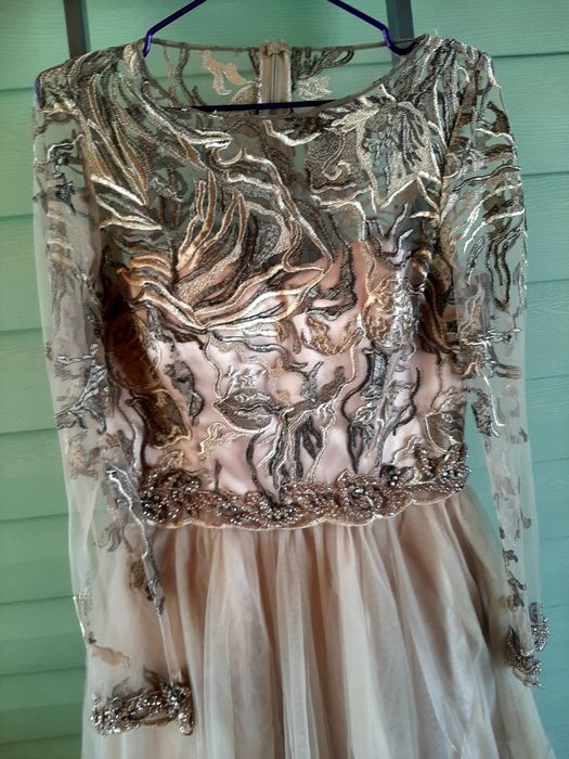 Продам шикарные платья по 7000