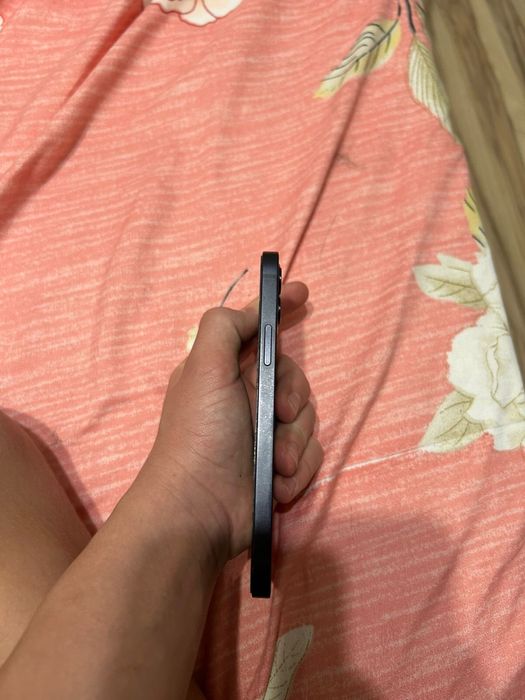 Продаю iPhone 12