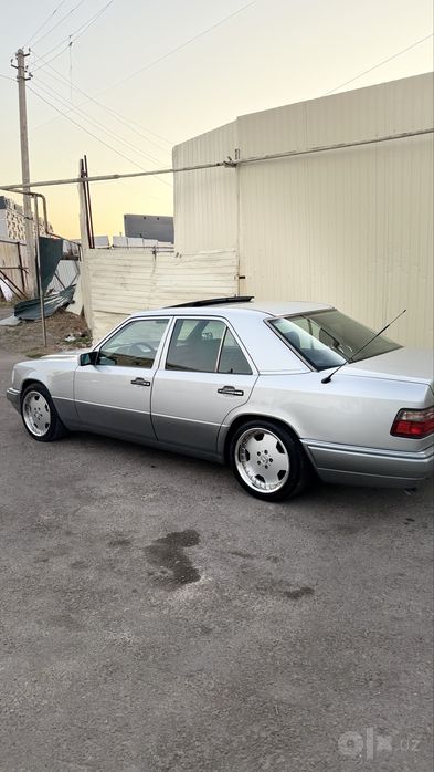 Mersedes 124  sotiladi  1992  E 500