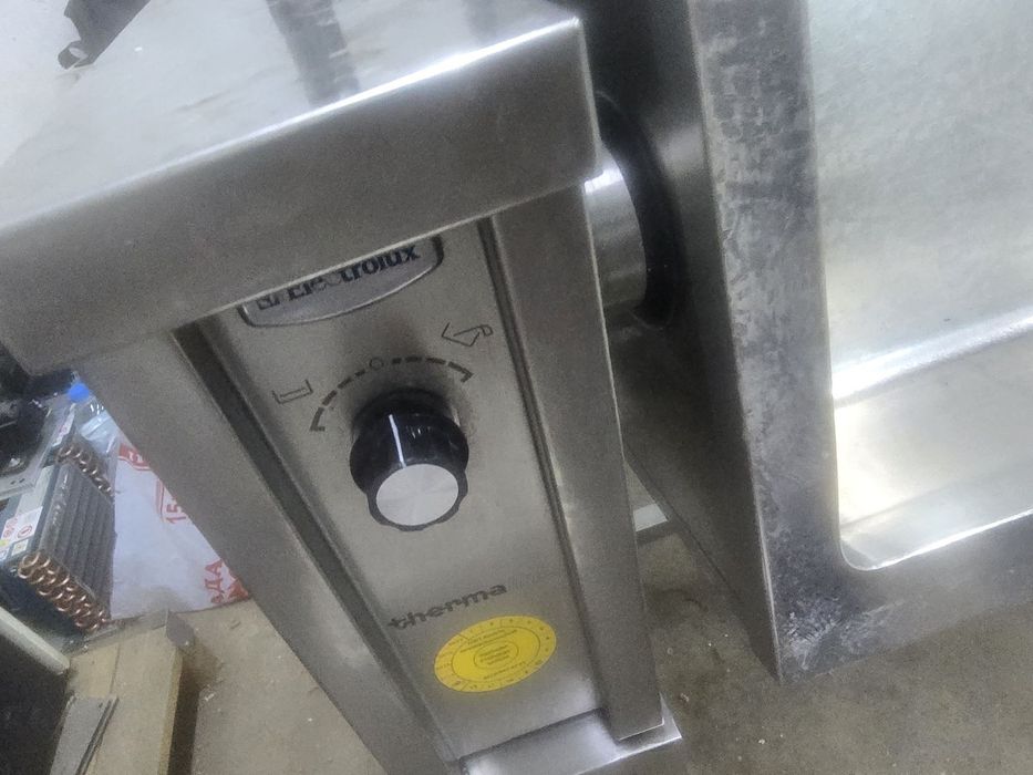 Обръщатълен тиган ELECTROLUX