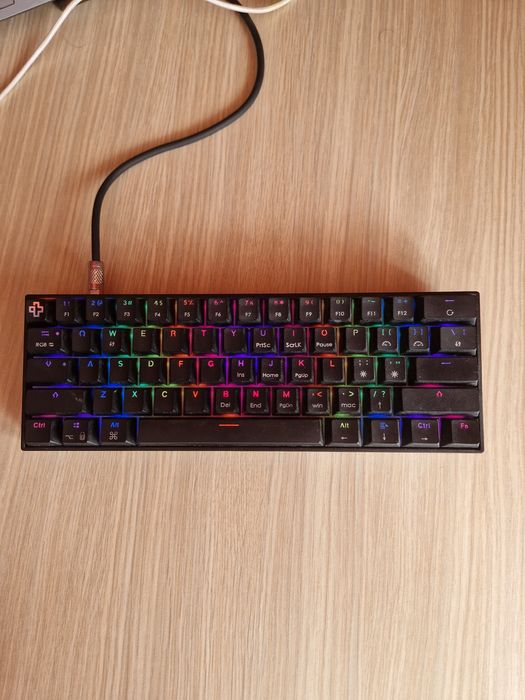 Tastatura QwertyKey H61 Split Neagra Hotswap RGB Tastatura Mecanica Gaming