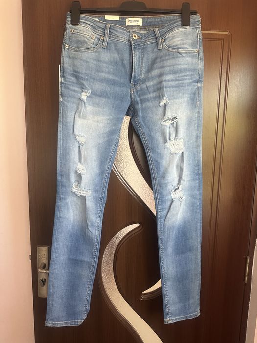 Blugi rupti dama noi