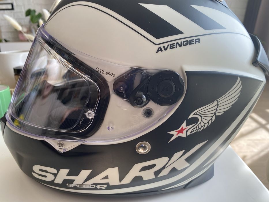 Каска Shark Speed R Avenger