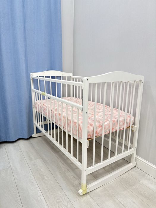 продается детский манеж-кровать с матрасом