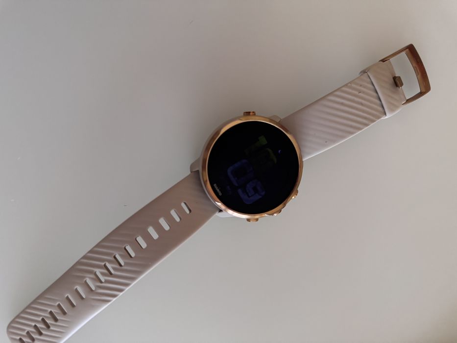 Смарт часовник Suunto 7