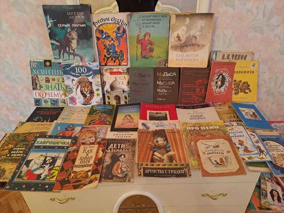 Детские часы,копилки,игрушки и др.