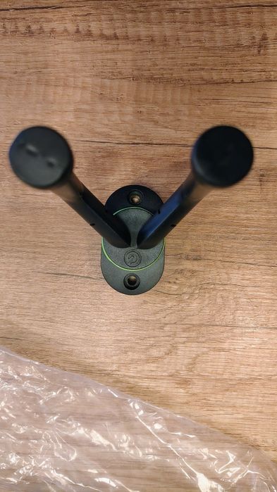 Нова стойка за китара - стенна