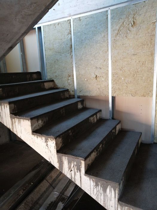 Замазка с машина , замазка върху подово отопление, бетон, саморазливна