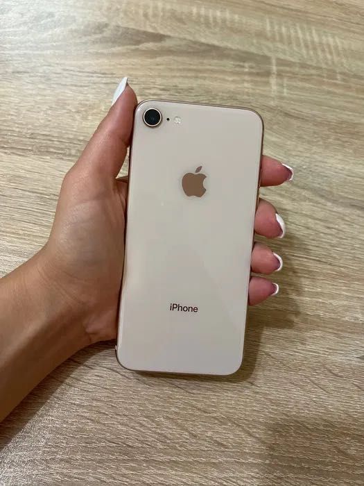 Apple iPhone 8 128GB памет Rose Gold Смартфон като нов (Отключен)