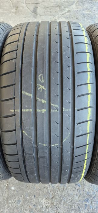 4 anvelope vara runflat Dunlop,fata 245/40/19,spate 275/35/19.Pretul este pe bucata.